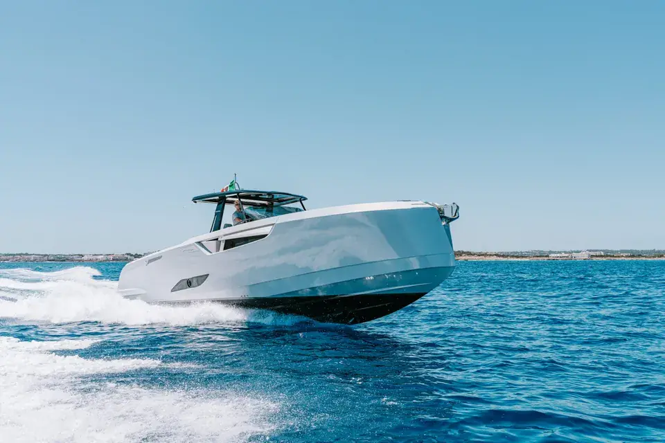 CAYMAN 40 — view 2