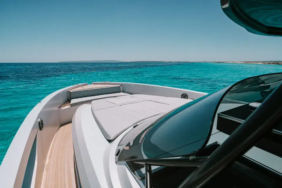 CAYMAN 40 — view 5