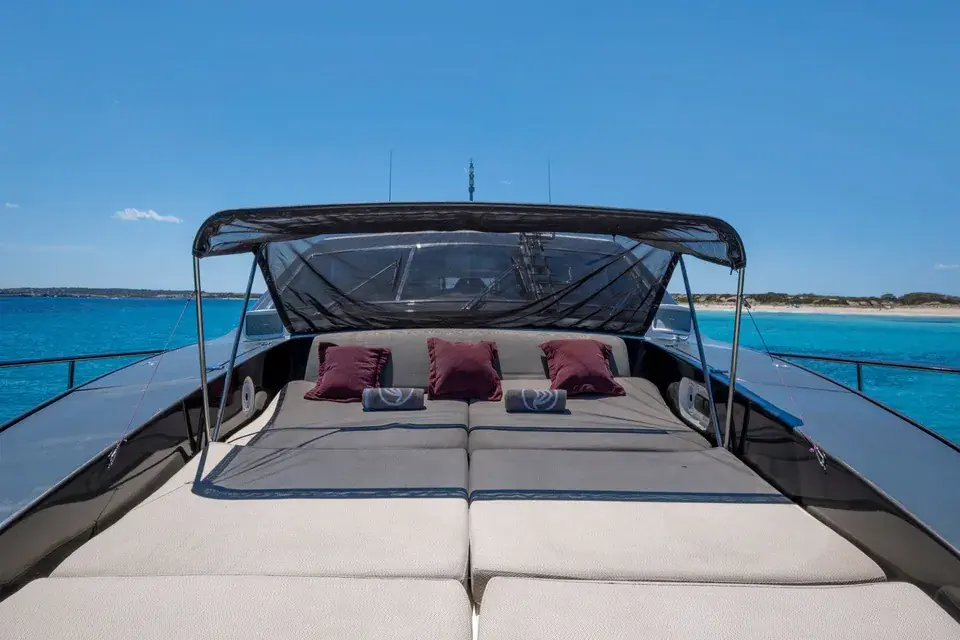Leopard 90 · Aya One — view 8