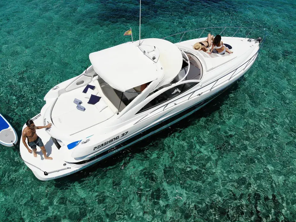 Pershing 37 · Black Ball — view 3