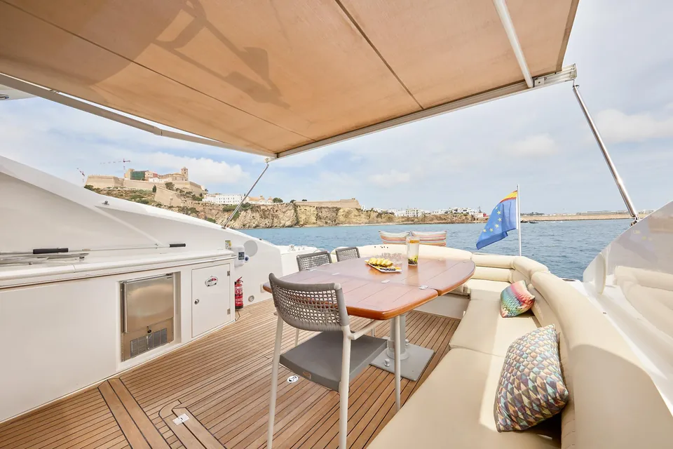 Sunseeker Predator 72 · Number 9 — view 5