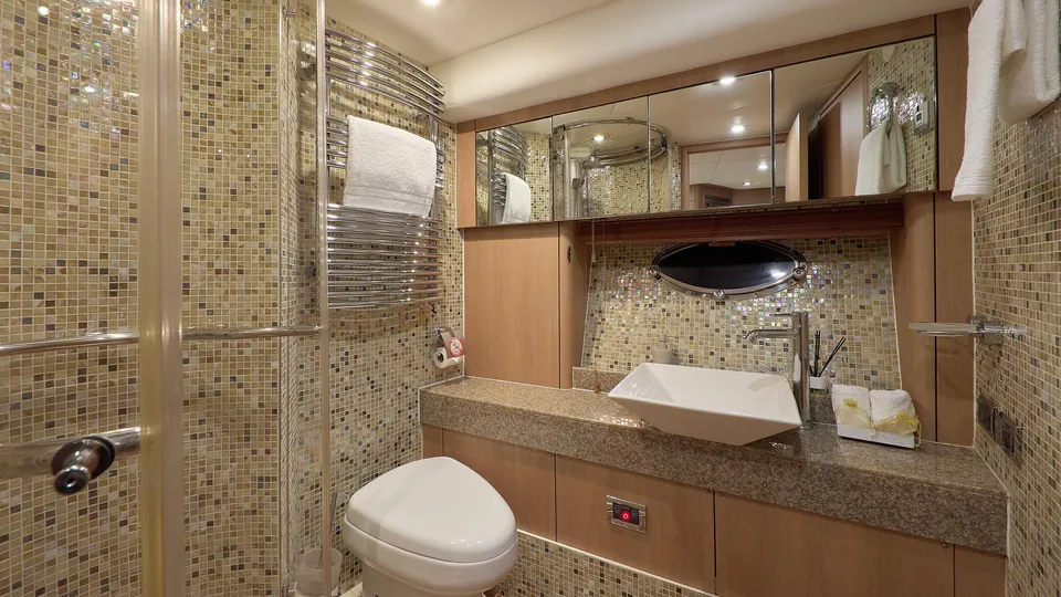 Sunseeker Predator 72 · Number 9 — view 12