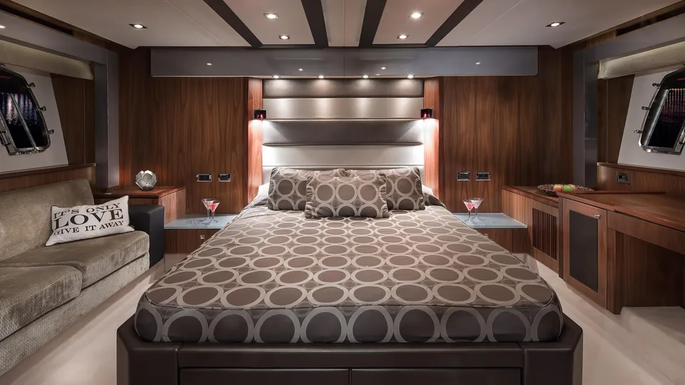 Sunseeker Predator 74 · Black Jax — view 7