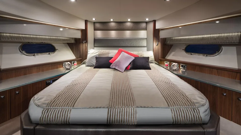 Sunseeker Predator 74 · Black Jax — view 9