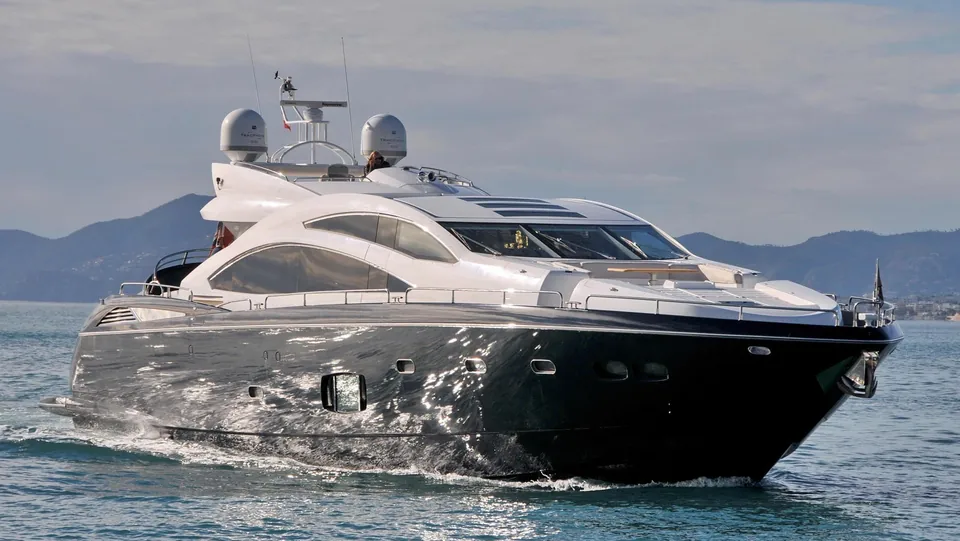 Sunseeker Predator 84 · Ariyas — view 1