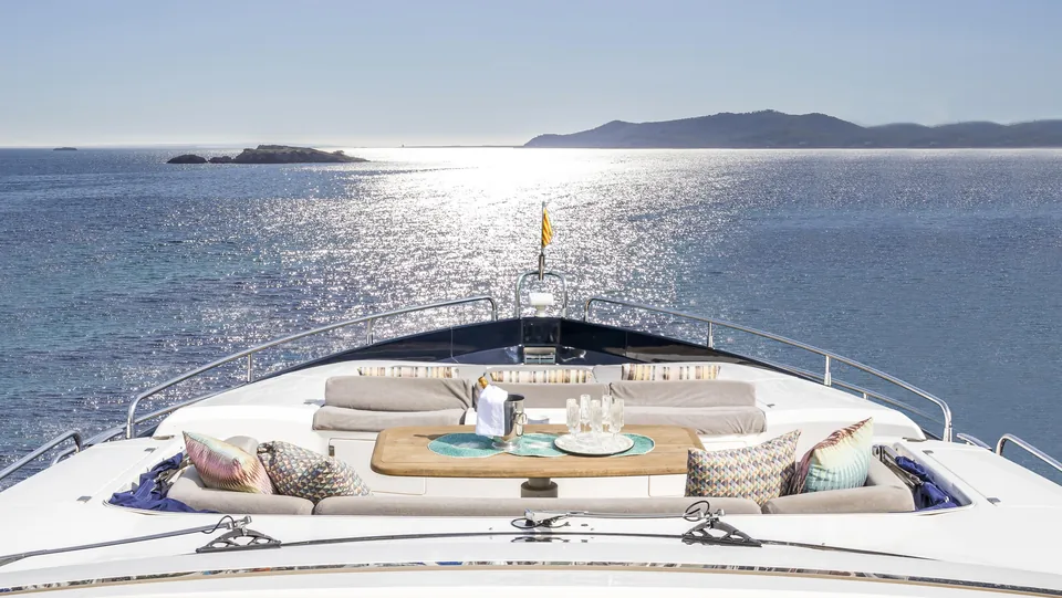 Sunseeker Predator 84 · Ariyas — view 2