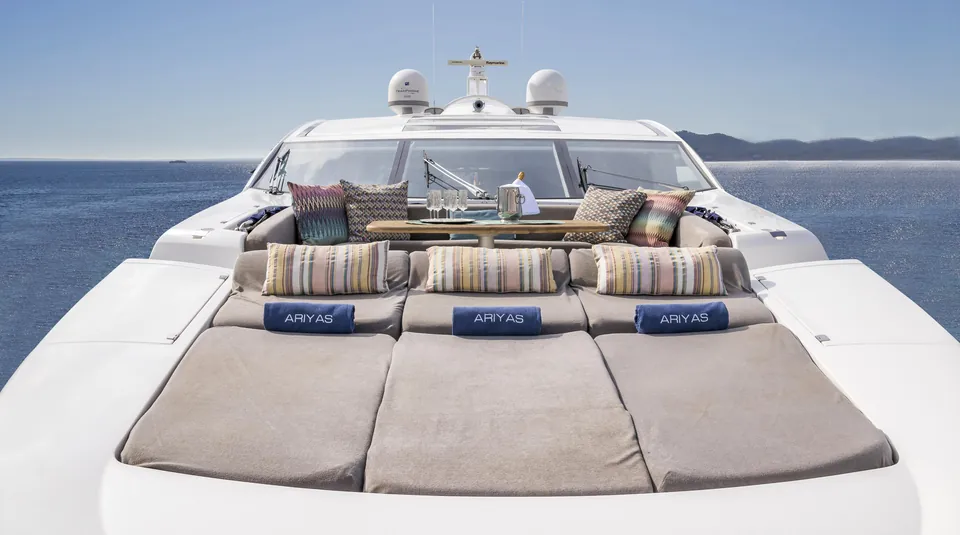 Sunseeker Predator 84 · Ariyas — view 3
