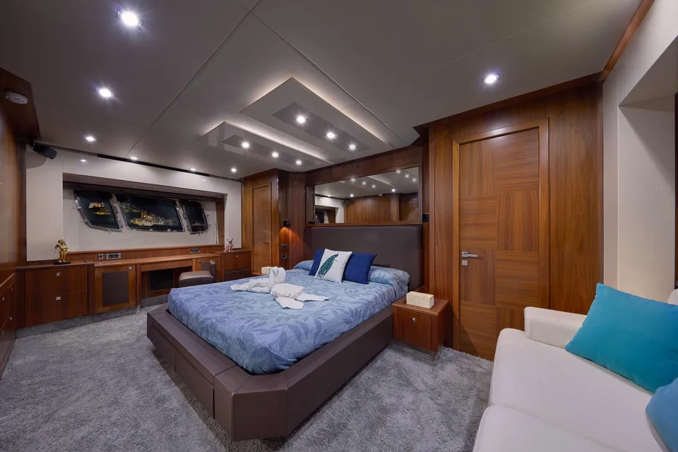 Sunseeker Predator 84 · Ariyas — view 8