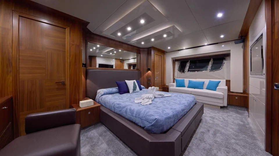 Sunseeker Predator 84 · Ariyas — view 9