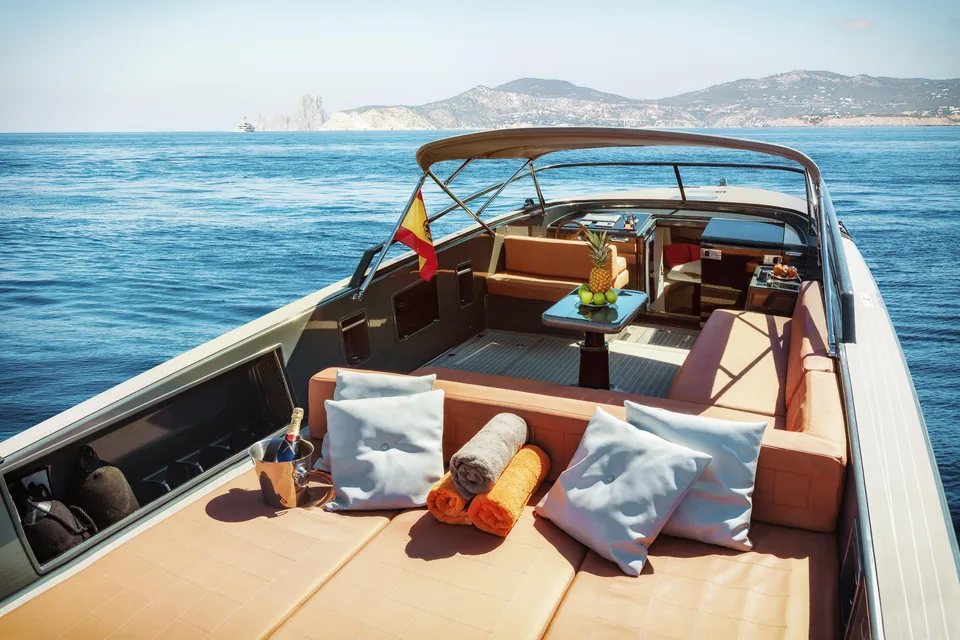 VanDutch 40 · Majestic — view 2