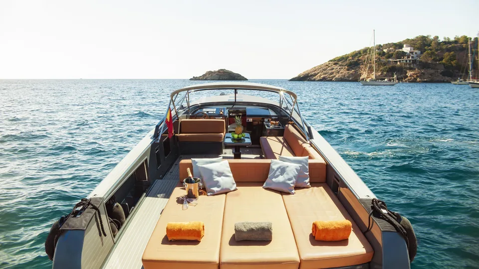 VanDutch 40 · Majestic — view 4