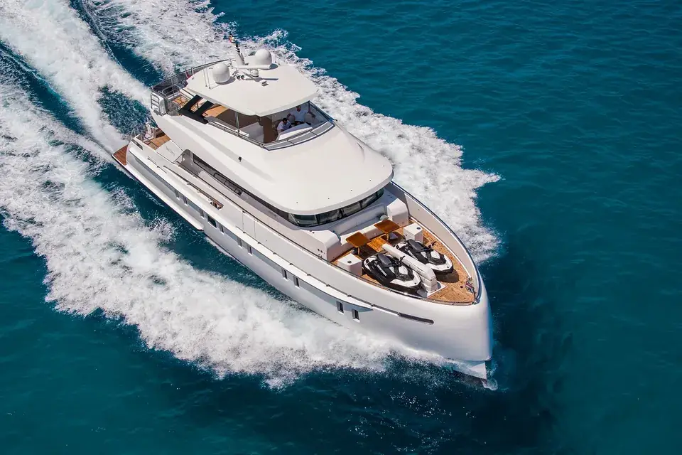 VANQUISH 82 — vista 2