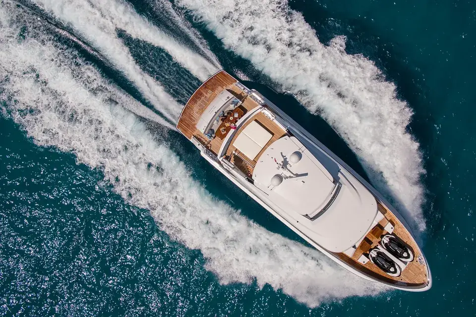 VANQUISH 82 — vista 14