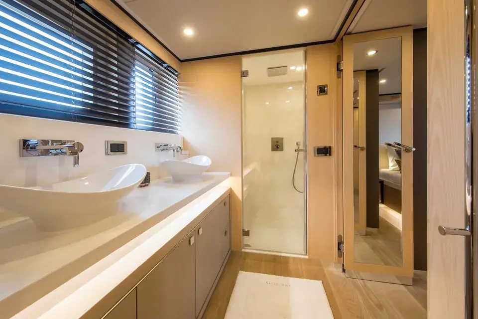 VANQUISH 82 — vista 19