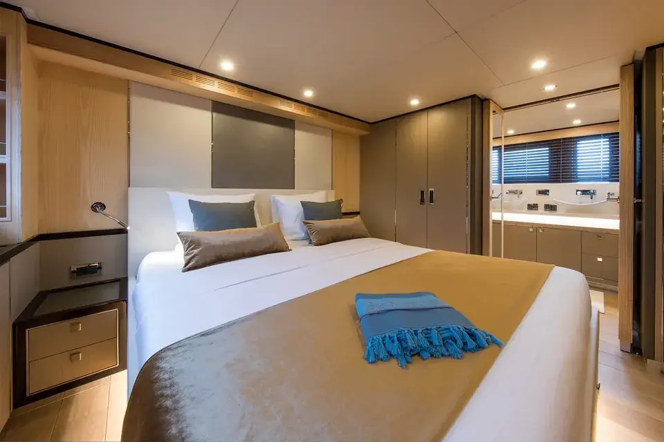 VANQUISH 82 — vista 20