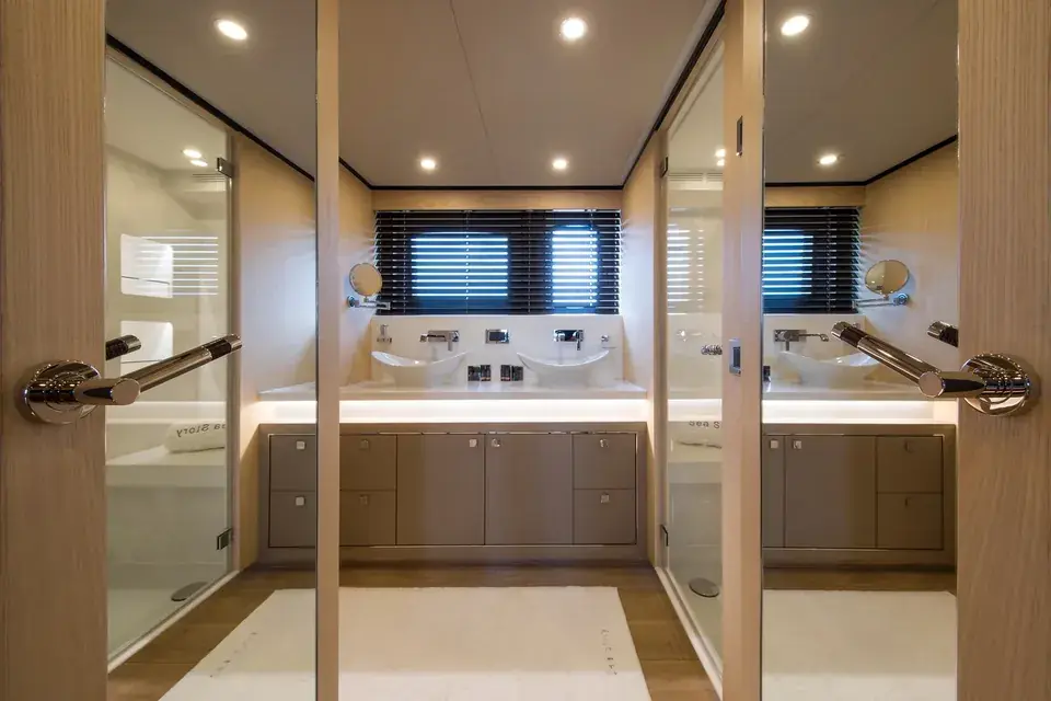 VANQUISH 82 — vista 21