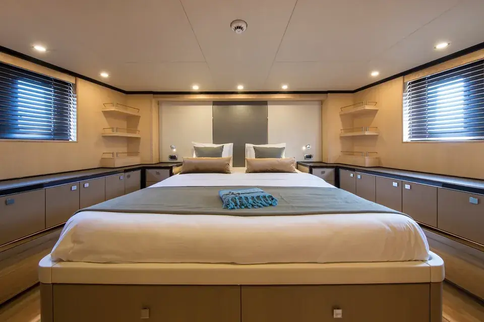 VANQUISH 82 — vista 22
